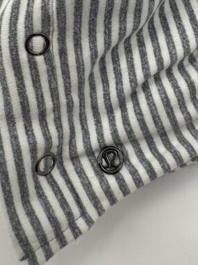 ❤️… Lululemon Grey Stripe Vinyasa Snap Scarf